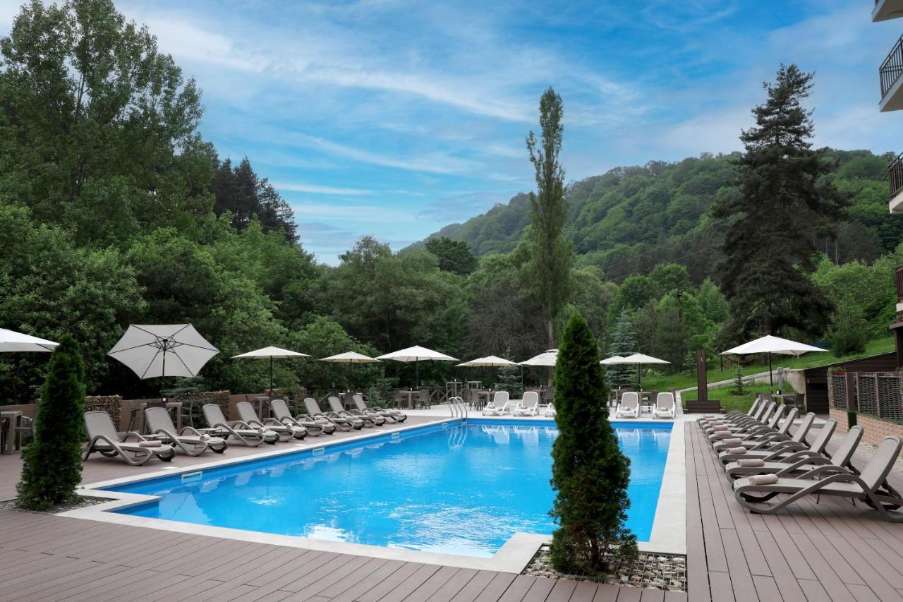 Best Western Plus Paradise Hotel Дилиян Екстериор снимка