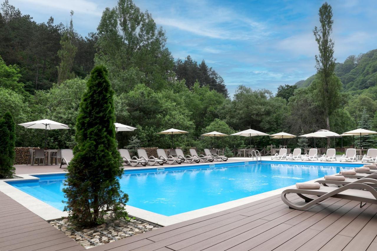 Best Western Plus Paradise Hotel Дилиян Екстериор снимка