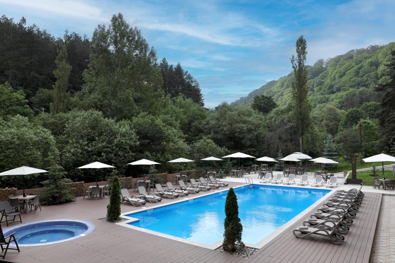 Best Western Plus Paradise Hotel Дилиян Екстериор снимка