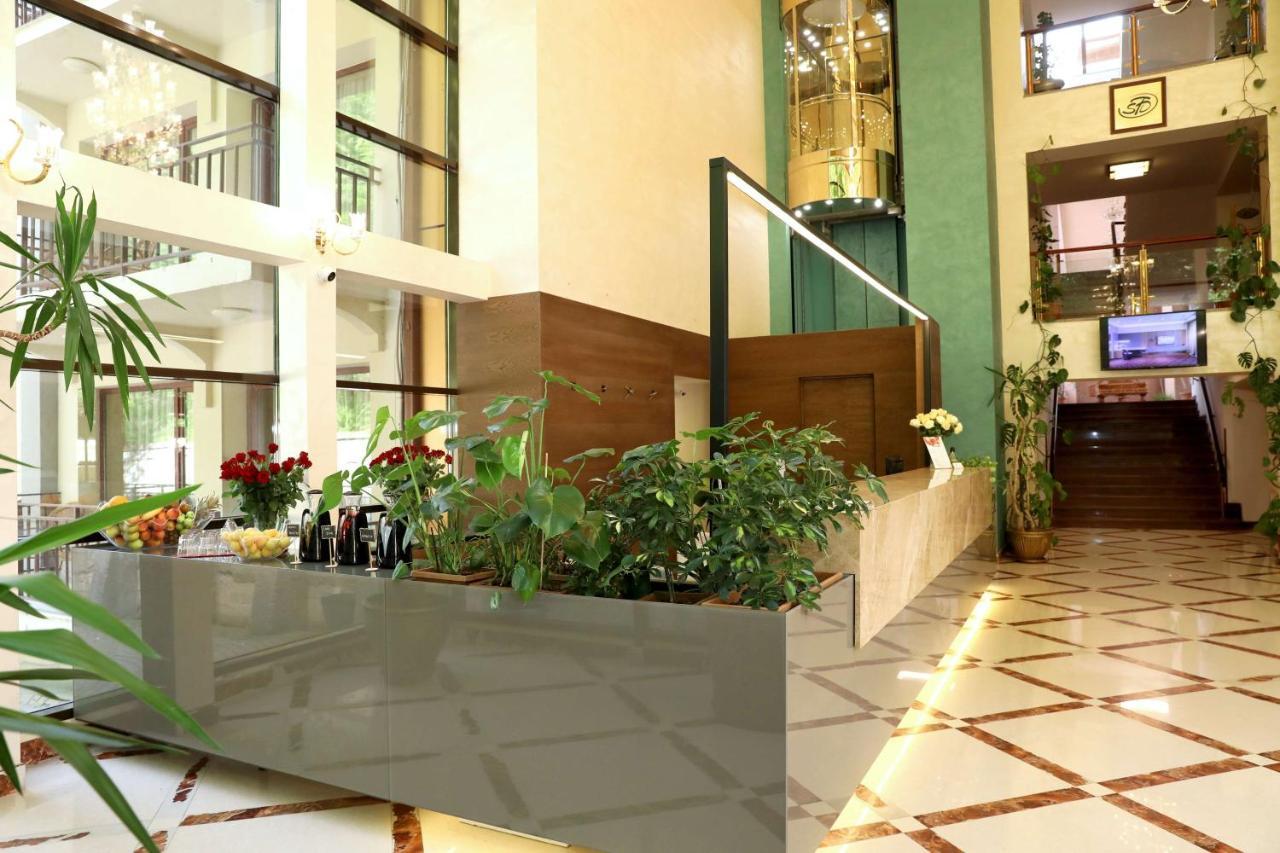 Best Western Plus Paradise Hotel Дилиян Екстериор снимка