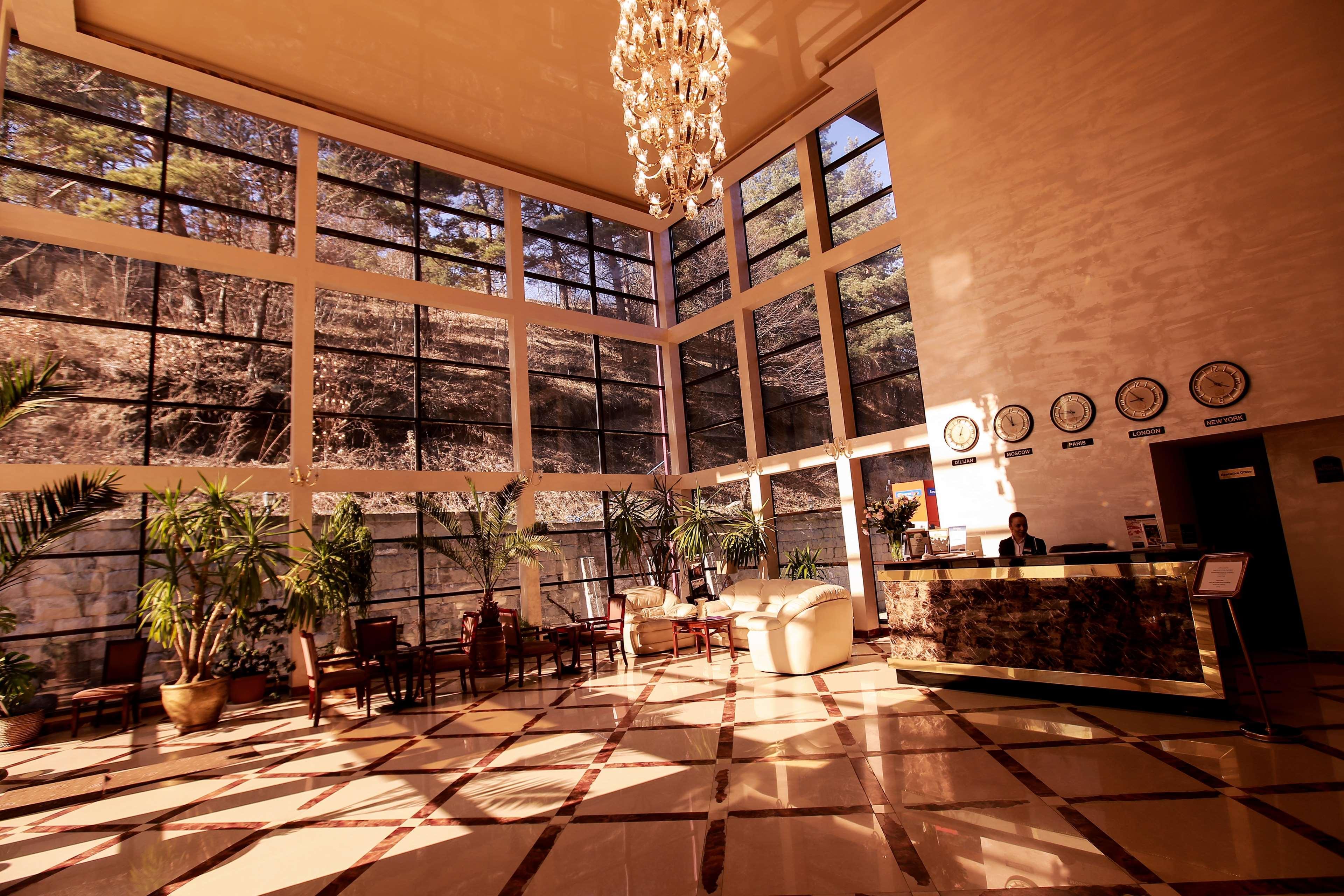Best Western Plus Paradise Hotel Дилиян Екстериор снимка