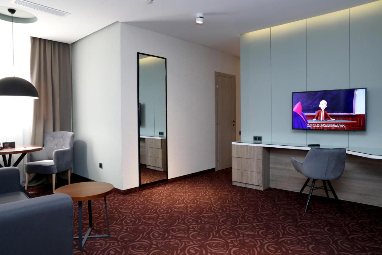 Best Western Plus Paradise Hotel Дилиян Екстериор снимка